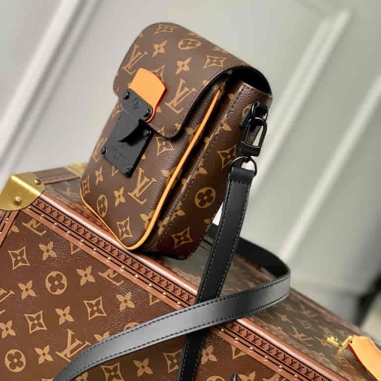 M81522 Louis Vuitton Monogram Macassar S-Lock Vertical Wearable