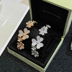 新加坡高仿梵克雅宝四叶草手镯 Van Cleef &Arpels 梵克雅宝Frivole7枚花四叶草手镯