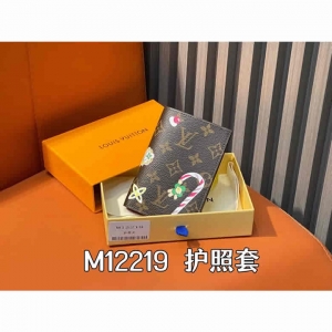 原单正品LV护照套M12219红色 圣诞款 秋冬新款 护照夹护照套